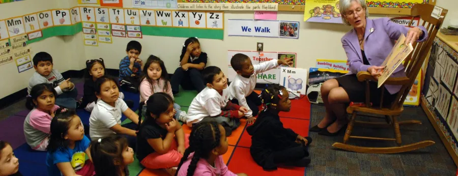 Program School Programs 2 on_thursday_february_17_hhs_secretary_kathleen_sebelius_visited_the_judy_hoyer_early_learning_center_at_cool_springs_elementary_school_in_adelphi_maryland_3